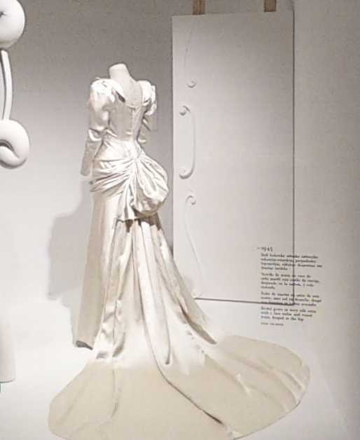 Cristóbal Balenciaga. Fashion and Heritage.